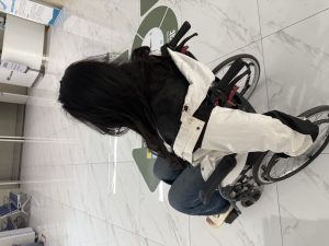 今天明天不更新，老婆脚趾头摔断了-春日ACG